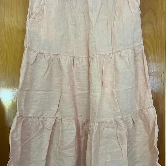 Halston Line Skirt with pockets. - Picture 2 of 3